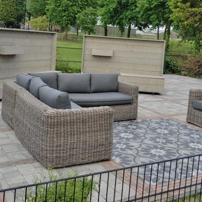 terras met lounge set AVH
