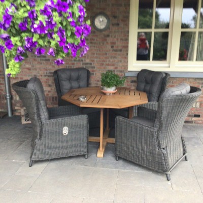 Prachtige stoelen en zitten heerlijk