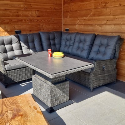Mooie Ibizaset met Miami tafel, wordt zeker nog uitgebreid