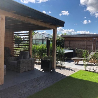 Super mooie lounge set en ligbedden van AVH Outdoor Tuinmeubelen.