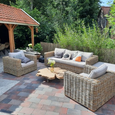 Mooi en robuust loungeset.