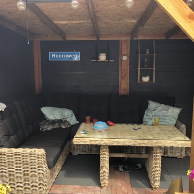 Niet alleen wij genieten van deze prachtige loungeset maar ook onze hond