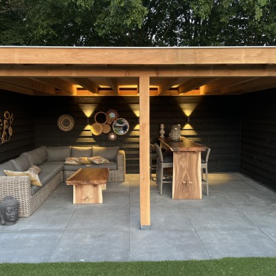 Nieuwe overkapping laten plaatsen waar ook nieuwe meubels in moesten,