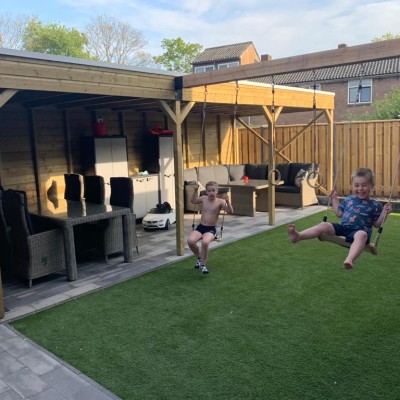 Genieten van de spelende kids