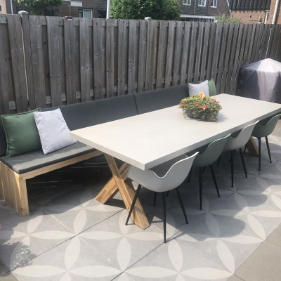 Super blij met onze polystone buitentafel van AVH outdoor