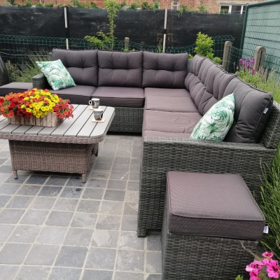 Wij genieten iedere dag van onze mooie loungeset op het terras.