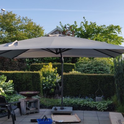 De gigantische zweefparasol Challenger T1