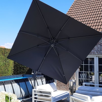 Schaduw door de platinium T2 parasol.