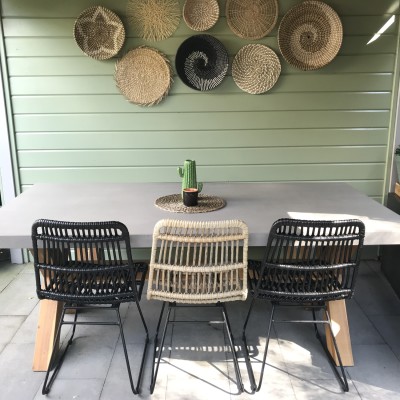 Genieten van vele lange avonden buiten aan onze prachtige Norwich tuintafel!