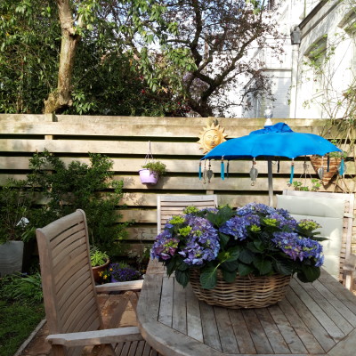 Na 2 jaar nog steeds helemaal blij met onze tuinset.