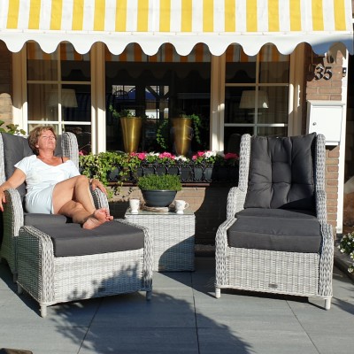 Heerlijk genieten in de avond zon