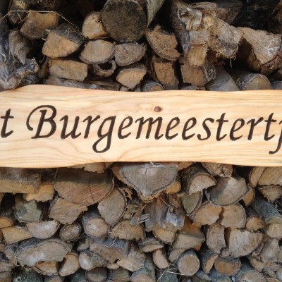 Ambachtelijk gevelbord