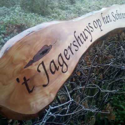 Ambachtelijk gevelbord