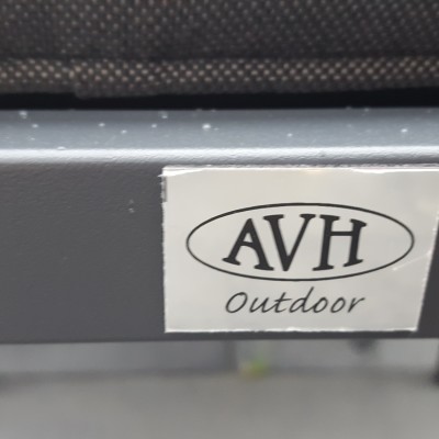 Vanmorgen is ons nieuwe tuinset gebracht.