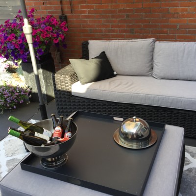 Eindelijk weer genieten met vrienden op mijn nieuwe Manjavico loungeset.