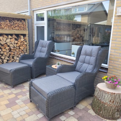Super blij met onze nieuwe tuinset zit heerlijk!!
