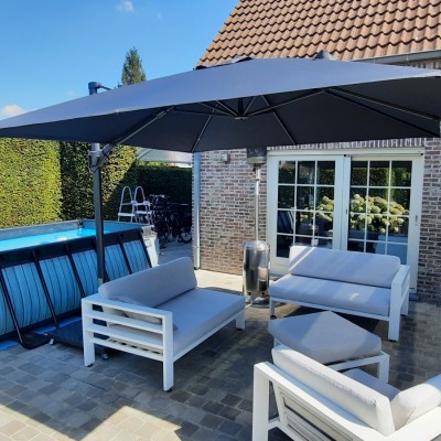 Schaduw door de platinium T2 parasol.
