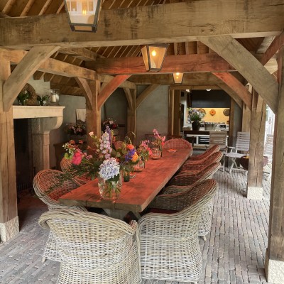 Prachtige landelijke rieten buiten stoelen