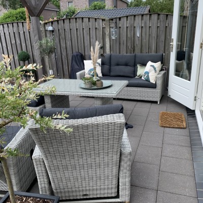 Super blij ik heb er een mega mooi tuin set bij.