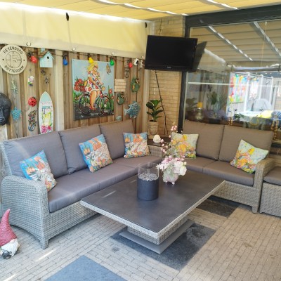 Super blij met onze loungeset met hoog en laag rafel.