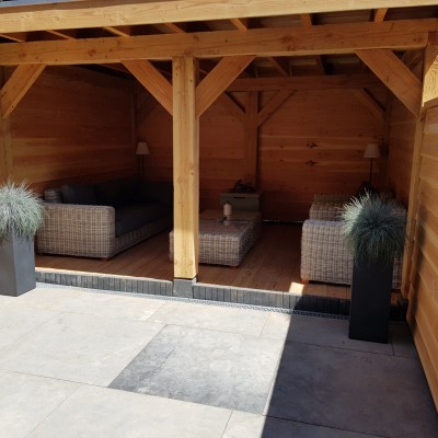 Wij zijn heel blij met ónze nieuwe loungeset en het staat geweldig.