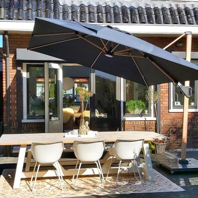 Super blij met onze parasol en buitenvloerkleed😁