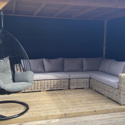 Prachtige hangstoel en loungeset.