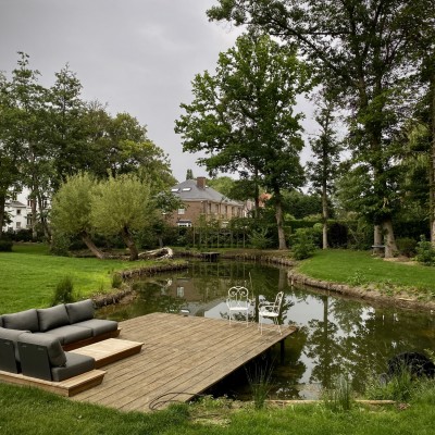 De lounge maakt onze tuin compleet.