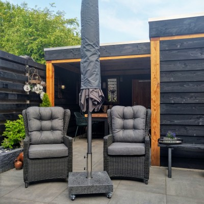 Heerlijk die stoelen!, maar die parasol, niet uit het beeld te krijgen,