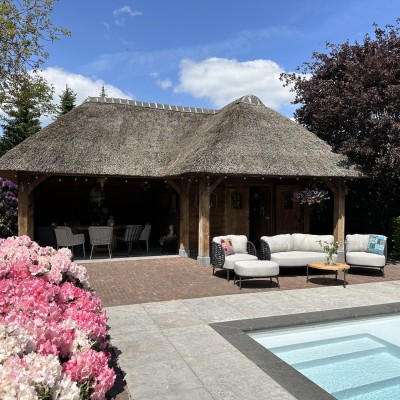 In de tuin 🌳 genieten van de mooie 4 Seasons tuinmeubelen geleverd door “AVH Oudoor Tuinmeubelen