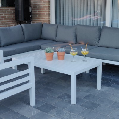 Happy Staycation met AVH outdoor en sangria.