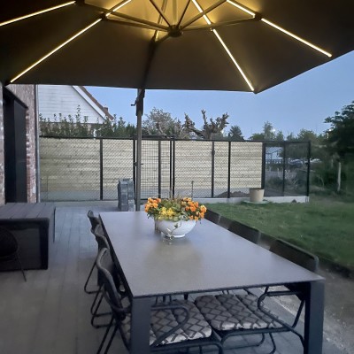 Super deze parasol met voet.