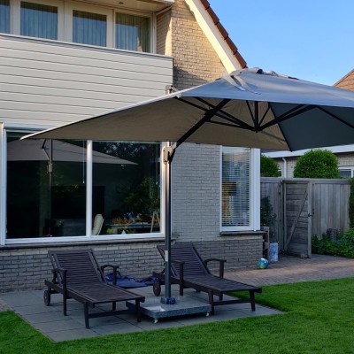 De gigantische zweefparasol Challenger T1