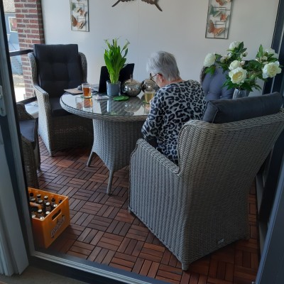 Heerlijk aan de tafel werken
