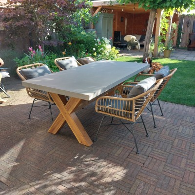 Zo blij met de tuintafel 😍