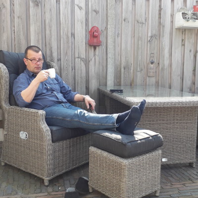 Heerlijk relaxen op de nieuwe tuinset