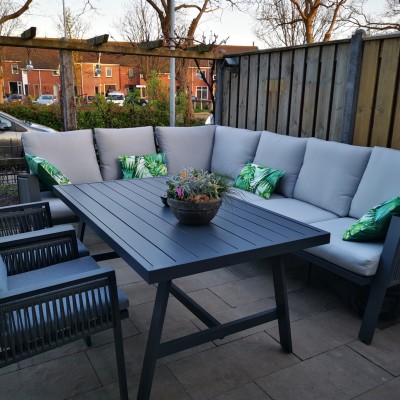 Deze mooie Diningset Vitoria bij AVH tuinmeubelen gekocht
