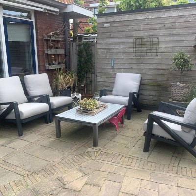 Mooie, nieuwe tuinstoelen van AHV Outdoor Tuinmeubelen.