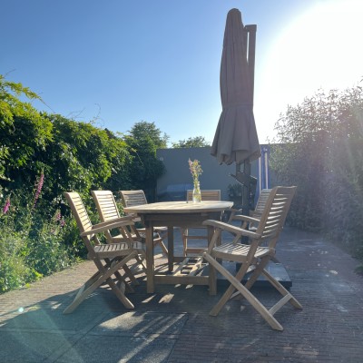 De zon gaat spontaan schijnen na de aankoop van onze mooie nieuwe tuinset!
