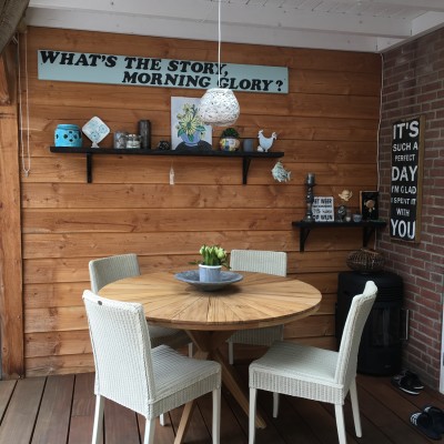 Zo blij met deze nieuwe eettafel in onze veranda!