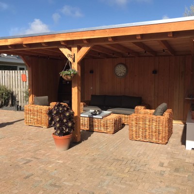 met dit mooie loungeset is onze nieuwe overkapping echt af!!