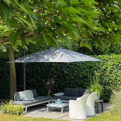Zie onze nieuwe T2 Platinum parasol nu eens shinen