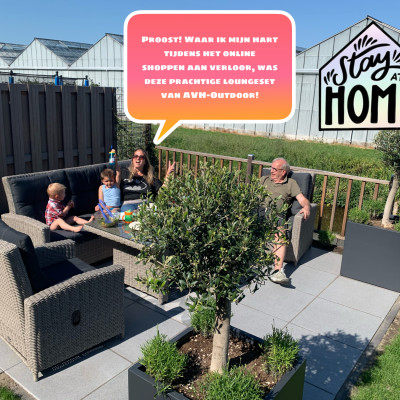Kijk ons eens zitten in onze mooie nieuwe loungeset van AVH-Outdoor