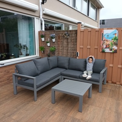 Wij zijn blij met onze tuinset,  maar onze kleinzoon helemaal.