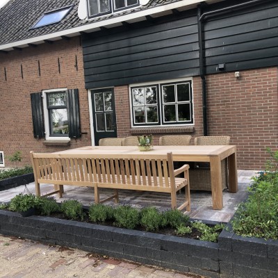 Teakhouten tuinset met 4 stoelen en teakhouten zitbank.