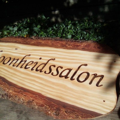 Gevelbord met schors in Lariks