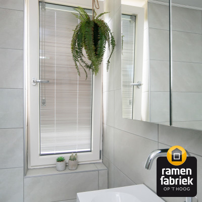 Raamdeco tussen glas