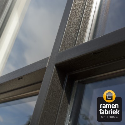 Fabriek van Bommel kunststof kozijnen vintage houtlook