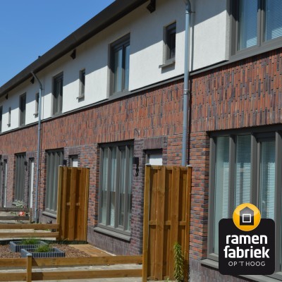 Renovatie 79 woningen kozijnen Quartzgrijs
