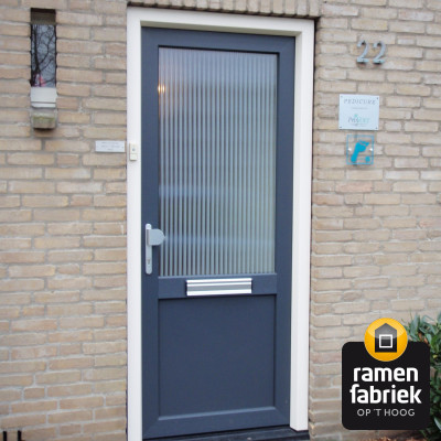Voordeur Moergestel met figuurglas